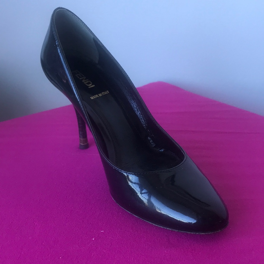 Fendi black patent leather pumps